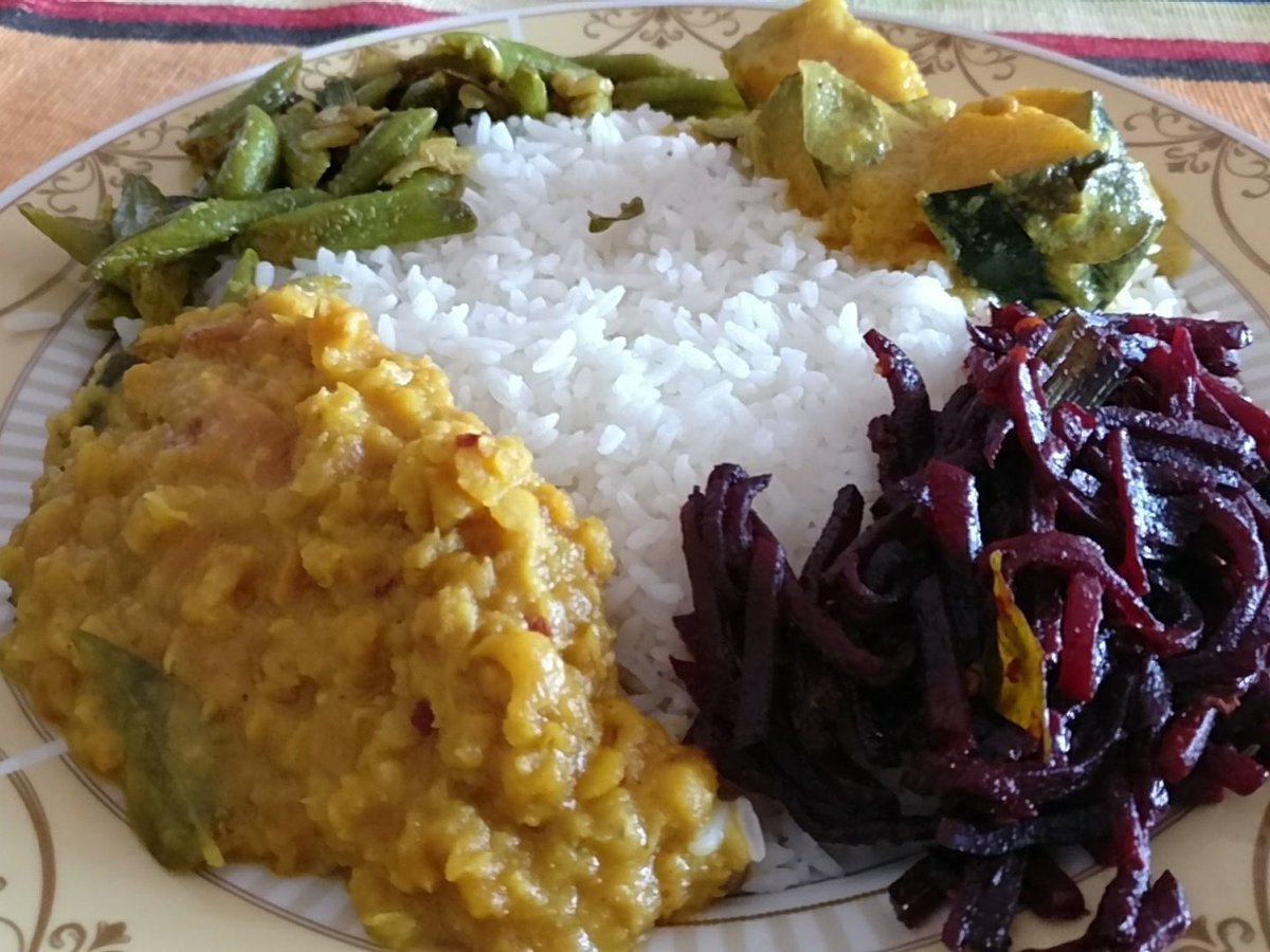 NakuulMehta's tweet photo. How's your lunch looking? ๐ #LankaStories #Slowcation https://t.co/PtkMWKl6EC