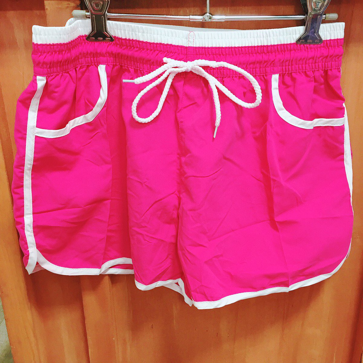 サンキューマートららぽーとエキスポシティ店 商品紹介 大人気商品のショートパンツが再入荷致しました 触り心地の良い生地でスポーティな着こなしにぴったりです カラーはピンクと黒の２色 オリジナルのtと合わせても可愛いですよ もちろん全品