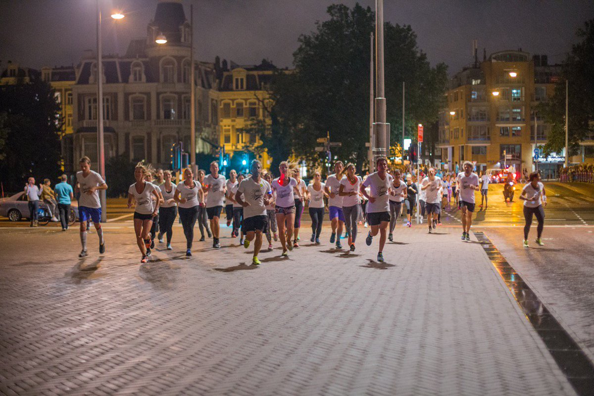 Fan van #hardlopen, kunst, #fashion en #opera? Doe mee aan de <a href="/Stadswild/">Stadswild</a> silent night run 18aug ism het Stedelijk: silentnightrun.com