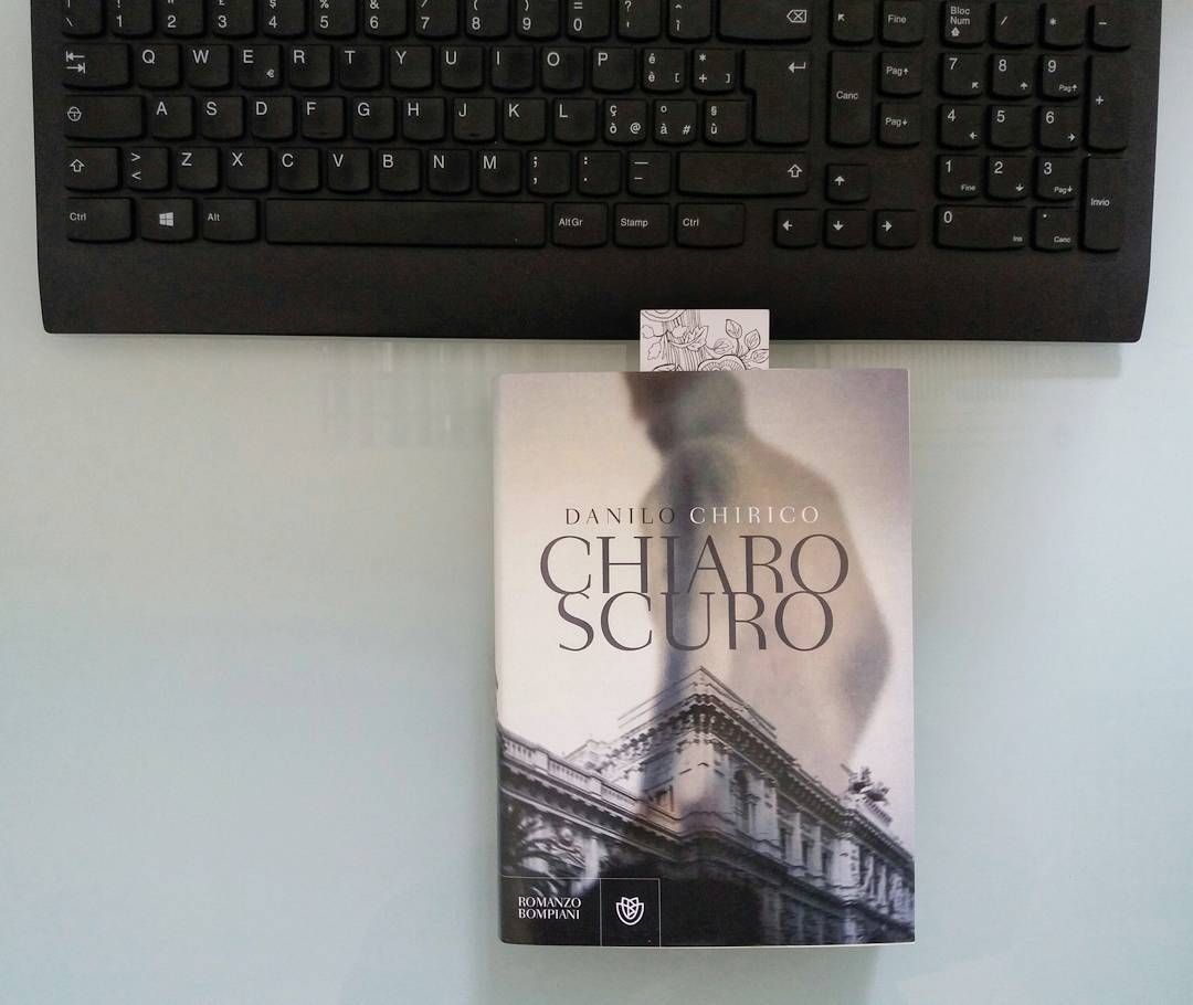 Chiaroscuro di Danilo Chirico: luci e ombre di un'Italia che vive
goo.gl/VfDif1
<a href="/libribompiani/">Bompiani</a> 
<a href="/Darvax87/">David Valentini</a>