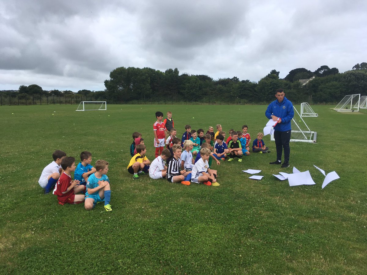 Guernsey_FA's tweet photo. Last day of Footy For a Fiver at @sshspedept 

Plenty of children enjoying some footy! https://t.co/CAOnSW9cPK