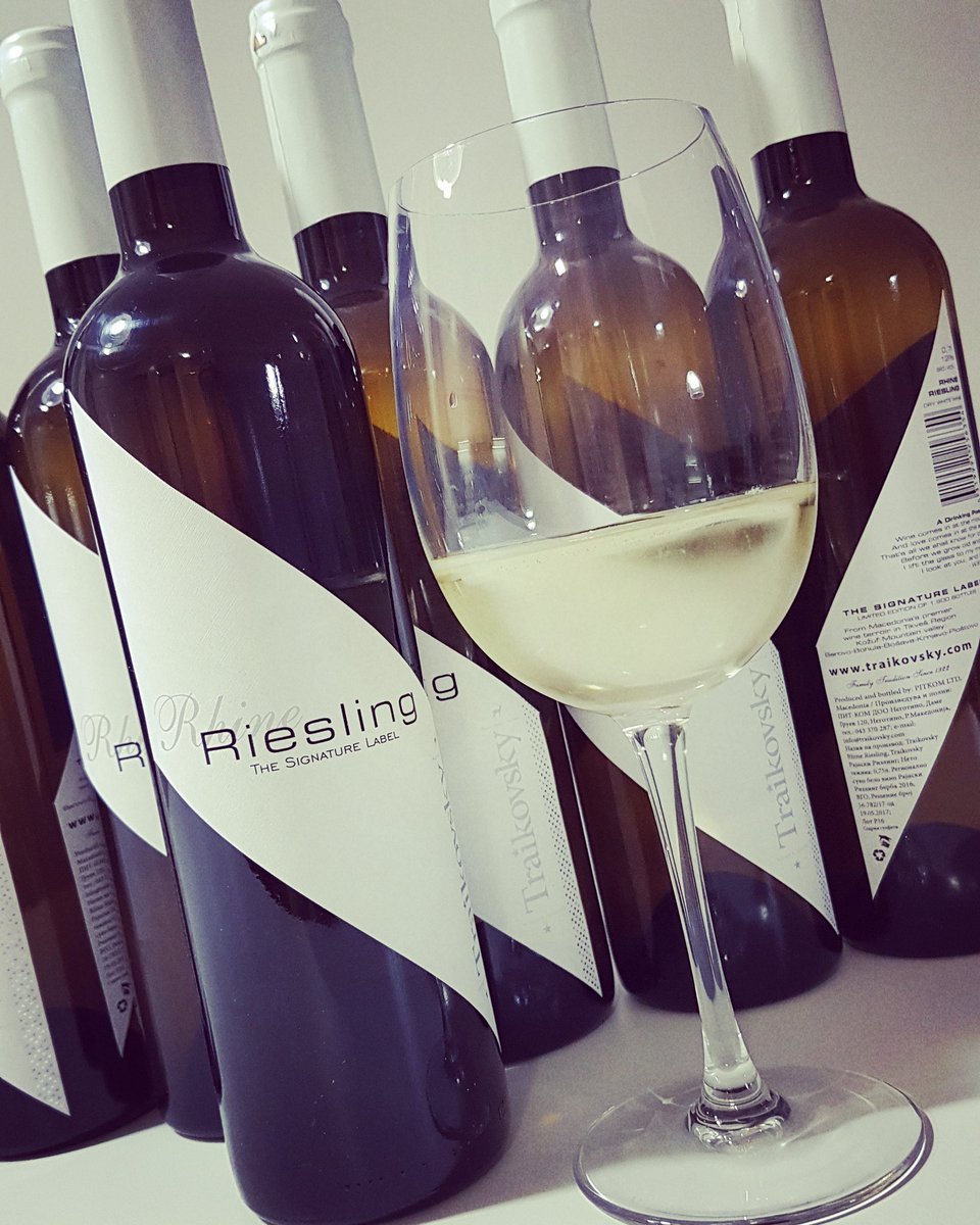 TraikovskyVS's tweet photo. Something new 
#TheSignatureLabel #Riesling #Traikovsky #wine #winelover https://t.co/ie2dtV0WpV