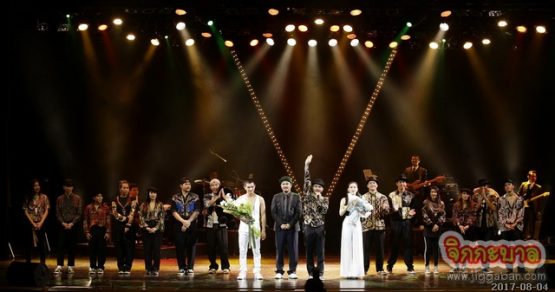 jiggaban_news's tweet photo. Vit Af1 คอนเสิร์ต “ดิ้น... ออน เดอะ ฟลอร์” live @ศาลาเฉลิมกรุง - <https://t.co/XQES6zygfc> https://t.co/y9GnEpGyMT