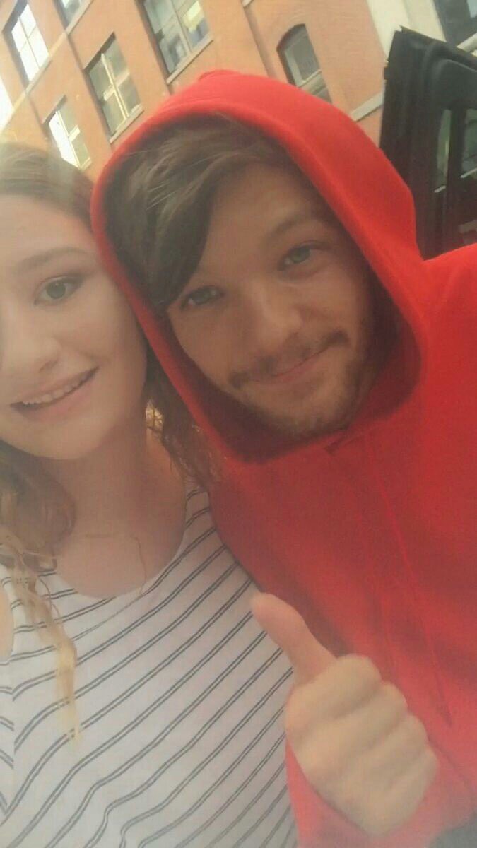 dnarrrainbow's tweet photo. Луи в Нью-Йорке сегодня 03/08
#BestWorldArmy DIRECTIONERS
#LouisOnFallonTonight https://t.co/L4giodpzju