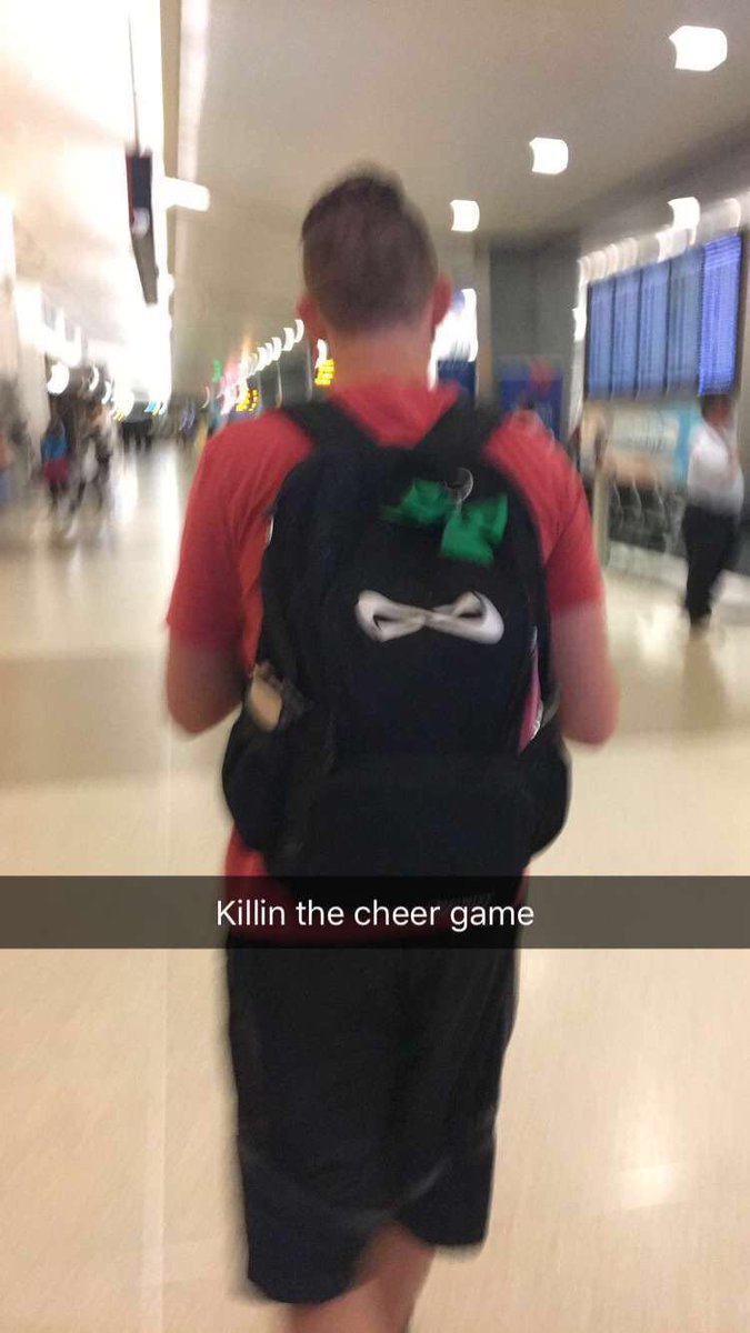 evahhb's tweet photo. My brother is killin it with this cheer bag! #shoulderprobs Thanks @Logan_HB https://t.co/tMFLtImkJt
