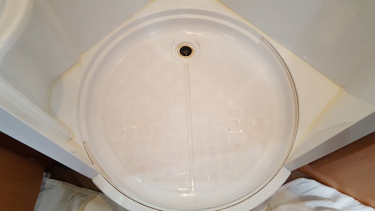 VRCltd1's tweet photo. #showertrayrepair #motorhome #mobilebodyshop #caravan https://t.co/hPO23Kcrvn