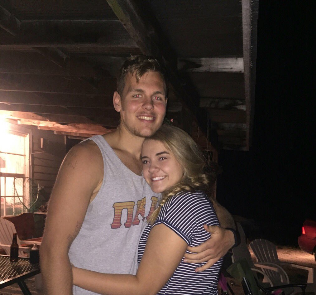 BrookieTayTay_'s tweet photo. I have the best friends in the entire world. https://t.co/mR8fodBF1d