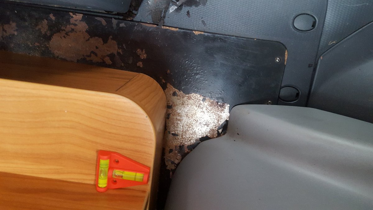 VRCltd1's tweet photo. Floor plate joining strip repaint. #motorhome #motorhomerepair #mobilebodyshop #caravan https://t.co/D7gpJADu5J