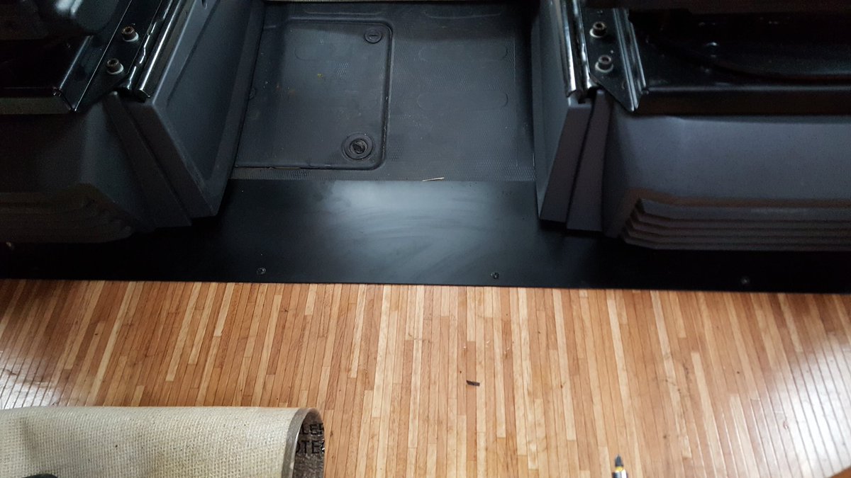 VRCltd1's tweet photo. Floor plate joining strip repaint. #motorhome #motorhomerepair #mobilebodyshop #caravan https://t.co/D7gpJADu5J