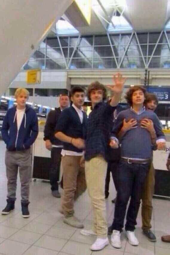 loser_hater's tweet photo. #BestWorldArmy Directioners
Ради этих придурков готова на все:) https://t.co/ho400deCdJ