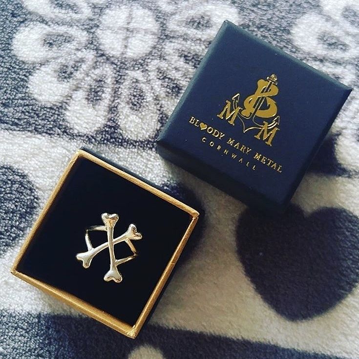 bloodymarymetal's tweet photo. C r e w  M a t e ⚔ Welcome to the #crossbonescrew @joolzylizzie 👍 Shop here ▹ https://t.co/ChmhhOIoYZ #BmmClassic… https://t.co/C9VwOtp0tM https://t.co/qXSvUEsjpx