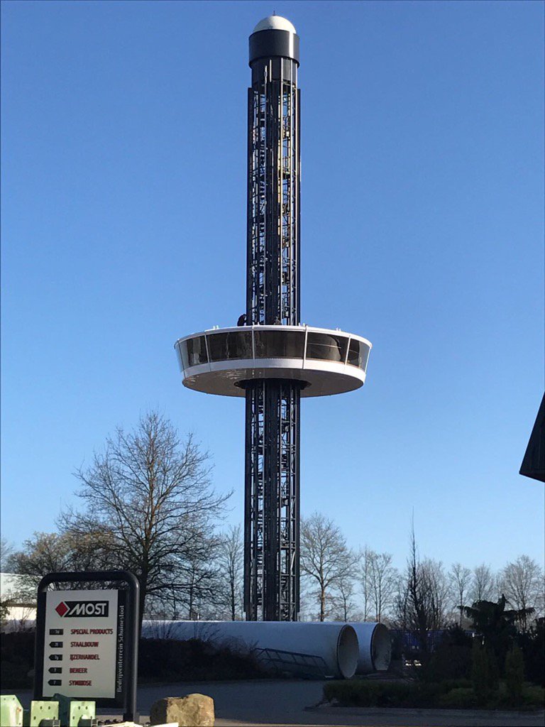 Over enkele weken gaat deze mobiele toren op transport naar Attractiepark Rotterdam. Spectaculair!