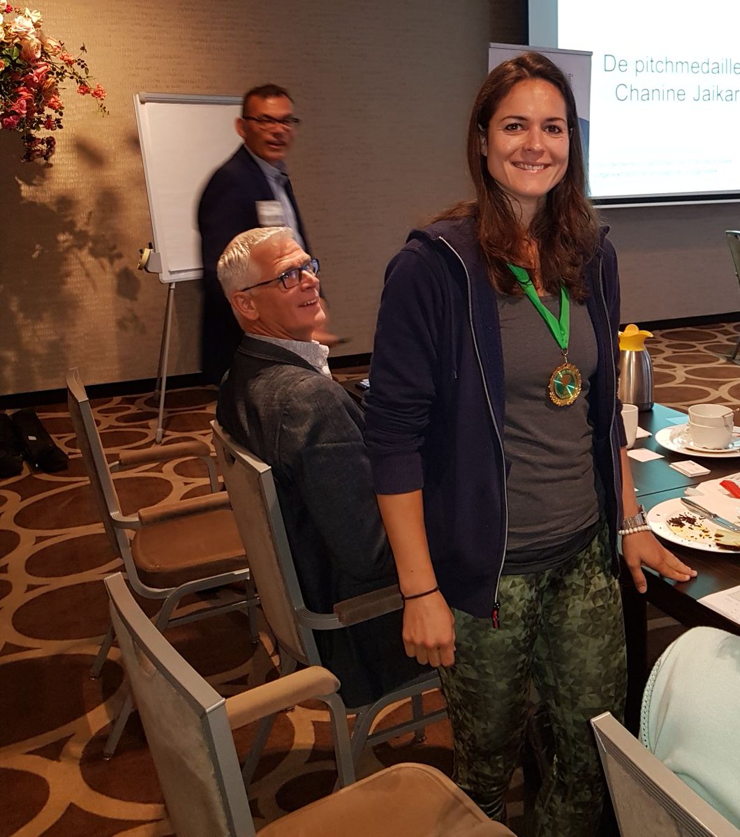 bnifazant's tweet photo. Romina Schut hield de beste pitch van de meeting en verdiende zo de pitchmedaille. https://t.co/bUCQriXi9l