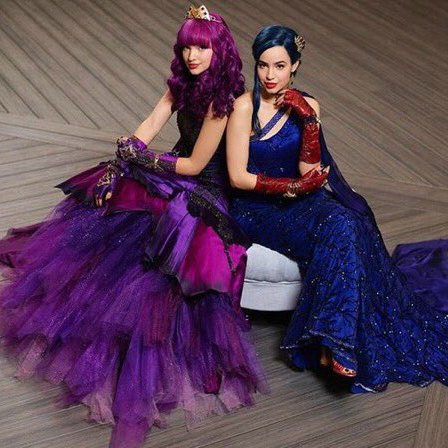 FashionFowardEv's tweet photo. A blueberry fashionista 

A purple hair goddess 

Are princesses in and out 👑👑 https://t.co/b53s73jVsy