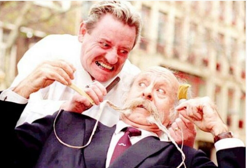 Dünyanın en hızlı berberi Tom Rodden 1 saatte 278 insanı tıraş etmiştir .