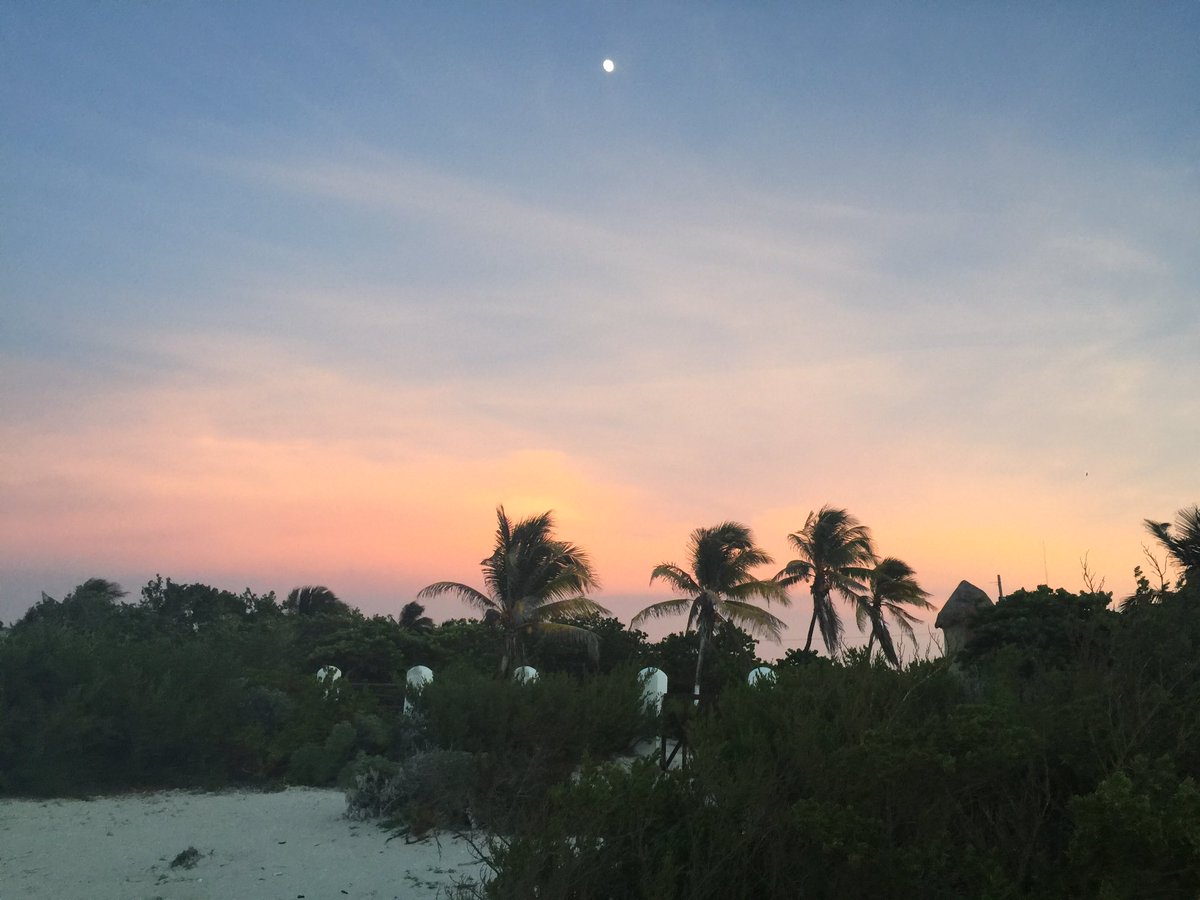 castillo_romy's tweet photo. Amo estos atardeceres #textrañomuchomadre https://t.co/7TLNvyHvkI