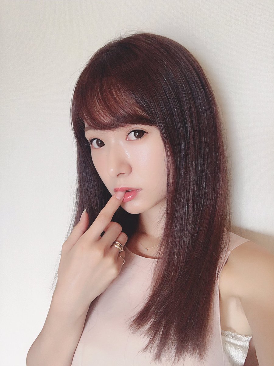 西川 瑞希 最近ストレートヘアーも ナチュラルですきです