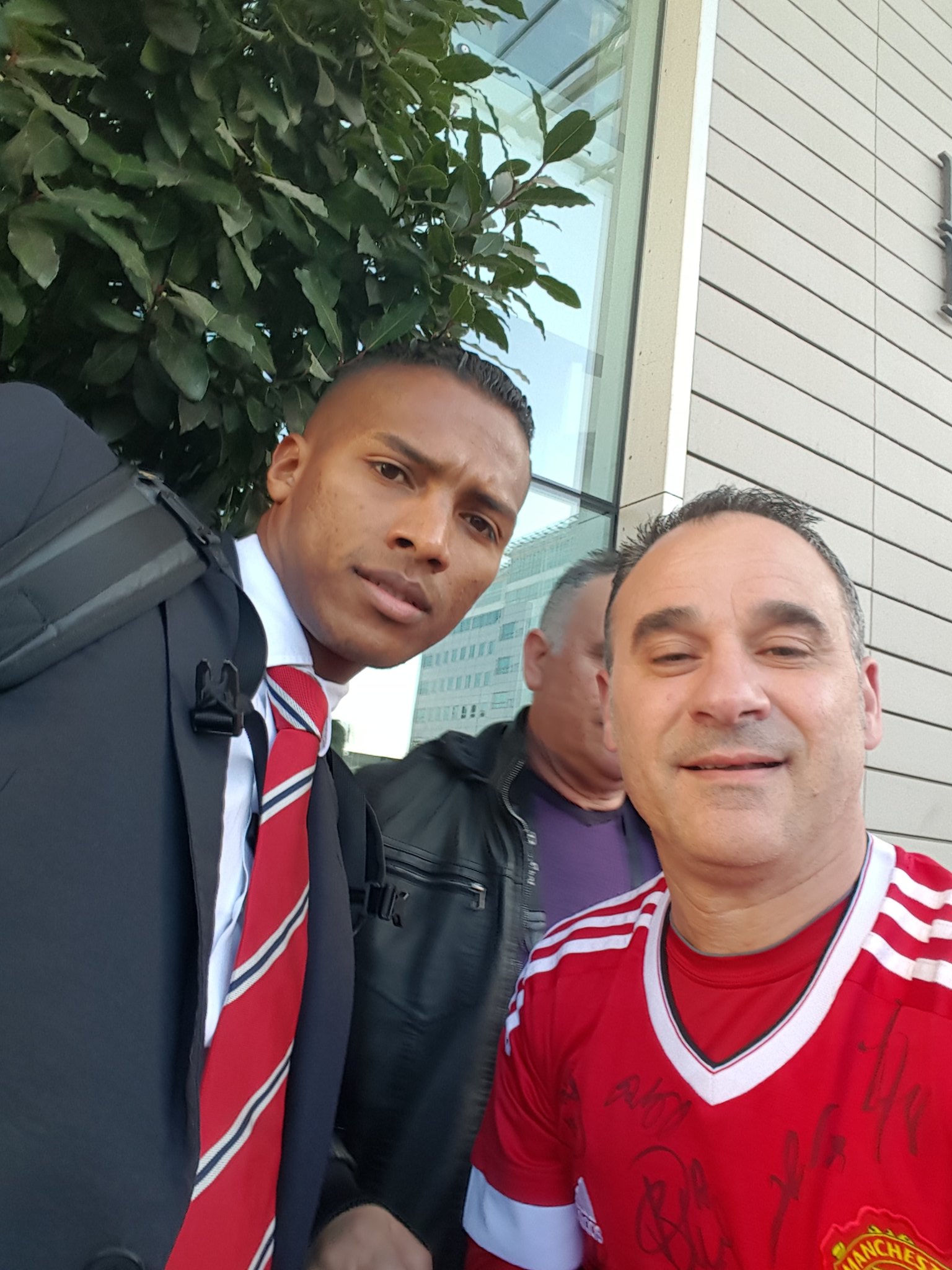  Happy 32nd Birthday to Manchester United versatile  player Antonio Valencia 