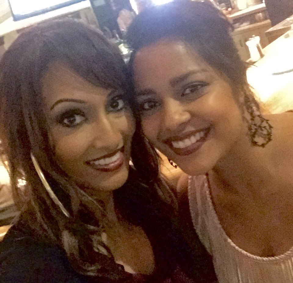 VJAmitha's tweet photo. Looking forward to watch the talented gorgeous @ShahanaGoswami in @MilindDhaimade's #tuhaimerasunday at   @mosaic_misaff ❤️ https://t.co/AE8mPERnVv