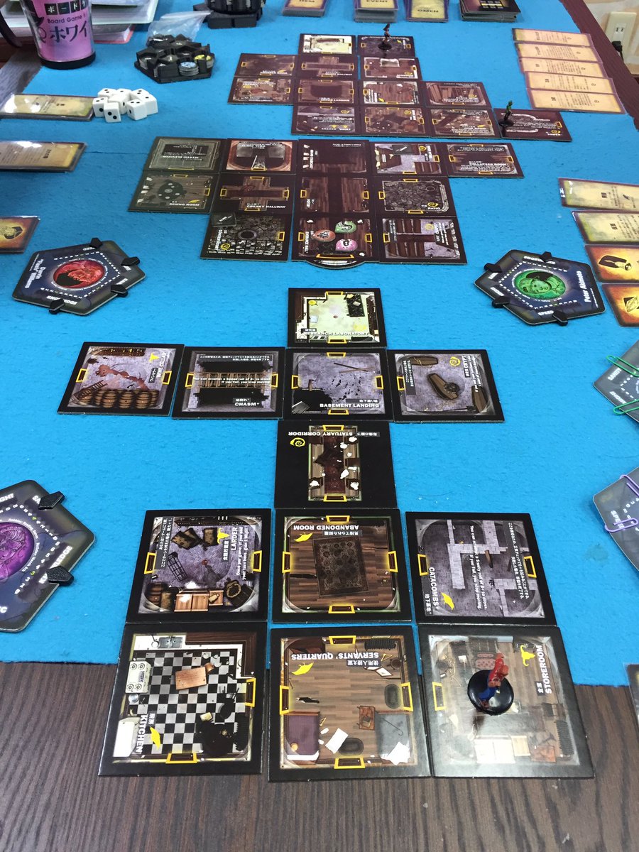 ホワイエ ピッコリーノ ボードゲーム専門店 昨日 友人にプレイさせてもらった 丘の上の裏切り者の館 邦題 が面白い 50もあるシナリオのどれか起こるかゲーム途中まで分かりません 裏切り者が現れるのか それとも アドベンチャーゲームをボード