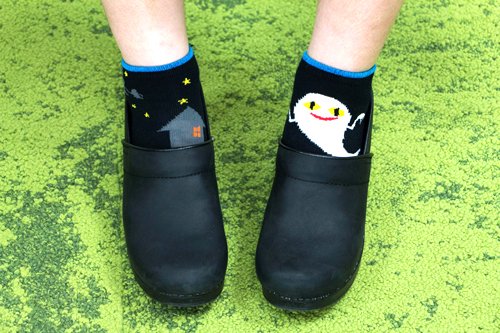 Uzivatel 絵本ナビ Na Twitteru 毎日汗をかくから 靴を履くときは靴下が必須 大好きな絵本から飛び出した靴下を履いて ワクワク気分で夏をのりきりませんか T Co Wpwqxilras 絵本ナビ限定 ねないこだれだ おばけ ソックス