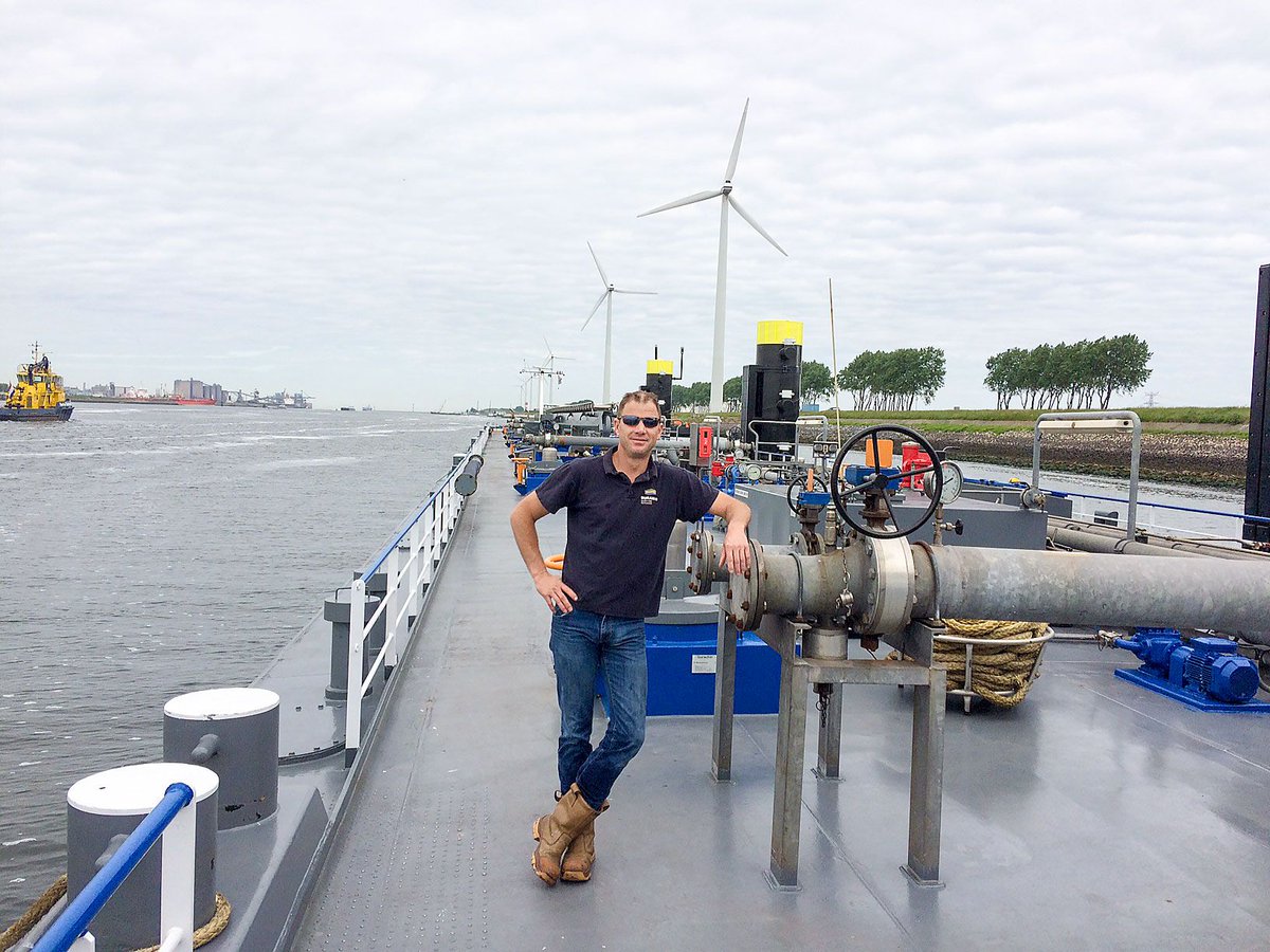 Hoe ziet de werkweek van een kapitein van een bunkerschip eruit? #havenkrant portofrotterdam.com/nl/havenkrant/…