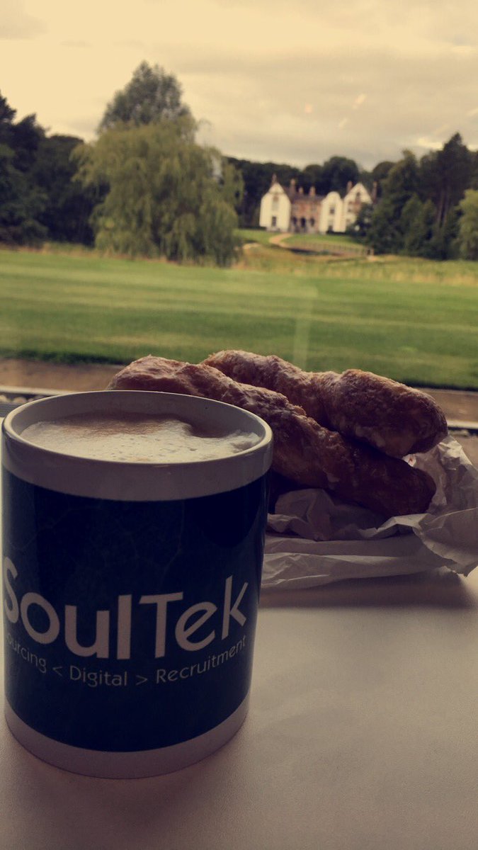 ignasgut's tweet photo. The view from my desk! @Soultek_Social #soultekfridays #yumyums #soulfood #coffee #scottish #delicacy @McKatielee https://t.co/BCbnUHYEQQ