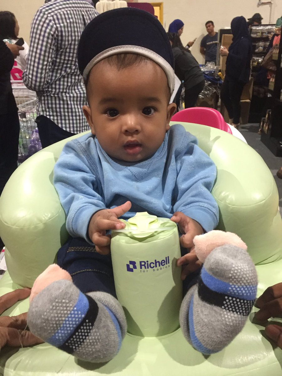 wanyley's tweet photo. #BabyAryan #5months #anakumibaba #budaksukajalan #budakkuatsusu #kesayanganumibaba #cucukesayanganmaktok&atok https://t.co/scrTWhTscZ