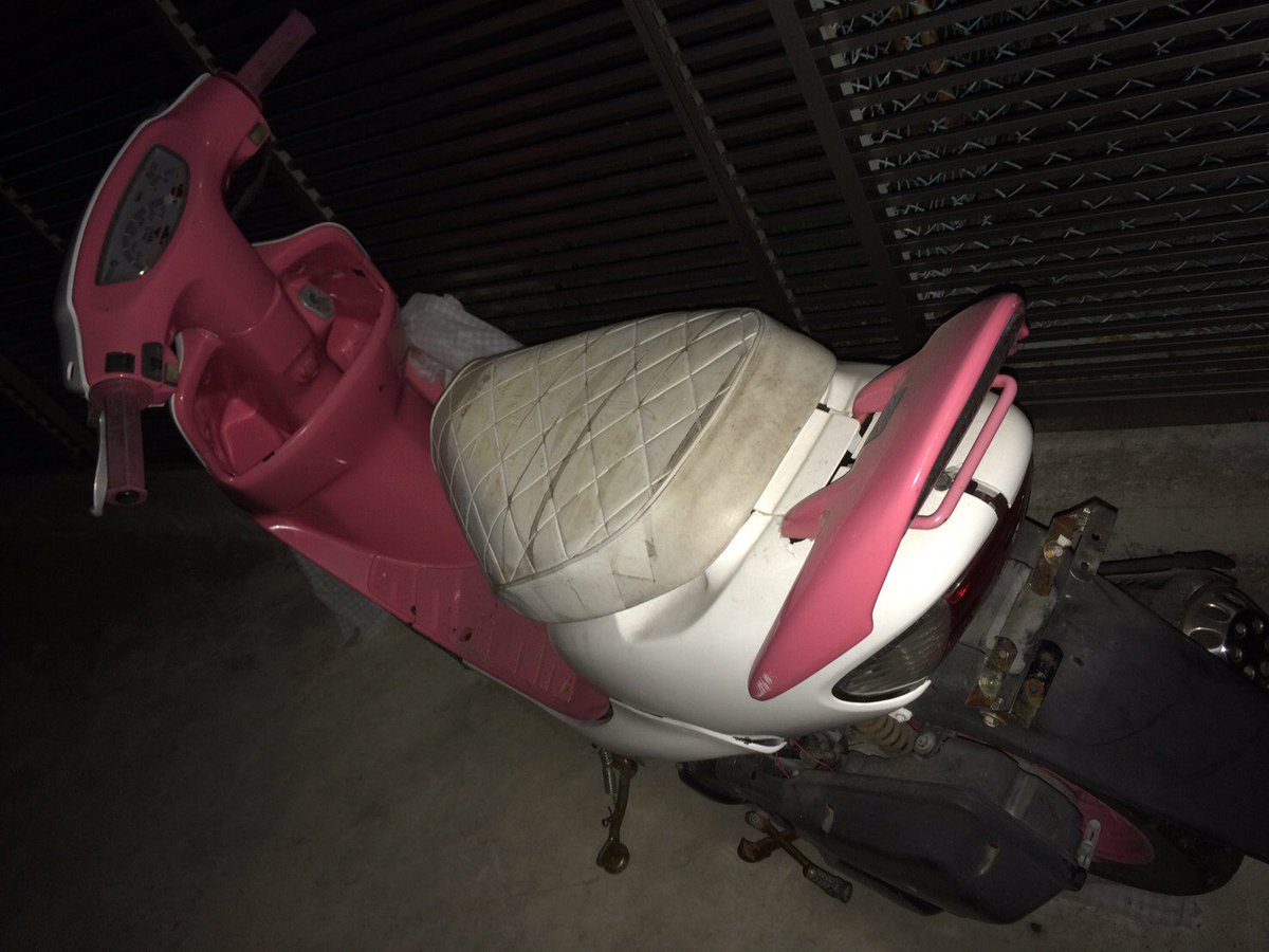 UjBrx's tweet photo. #バイク売ります
#原付売ります
#単車売ります
dio zxインナーピンクです。
不具合傷、シート汚れあり、自賠責切れてます。
値段交渉あり。 https://t.co/dKVdnRkaHK