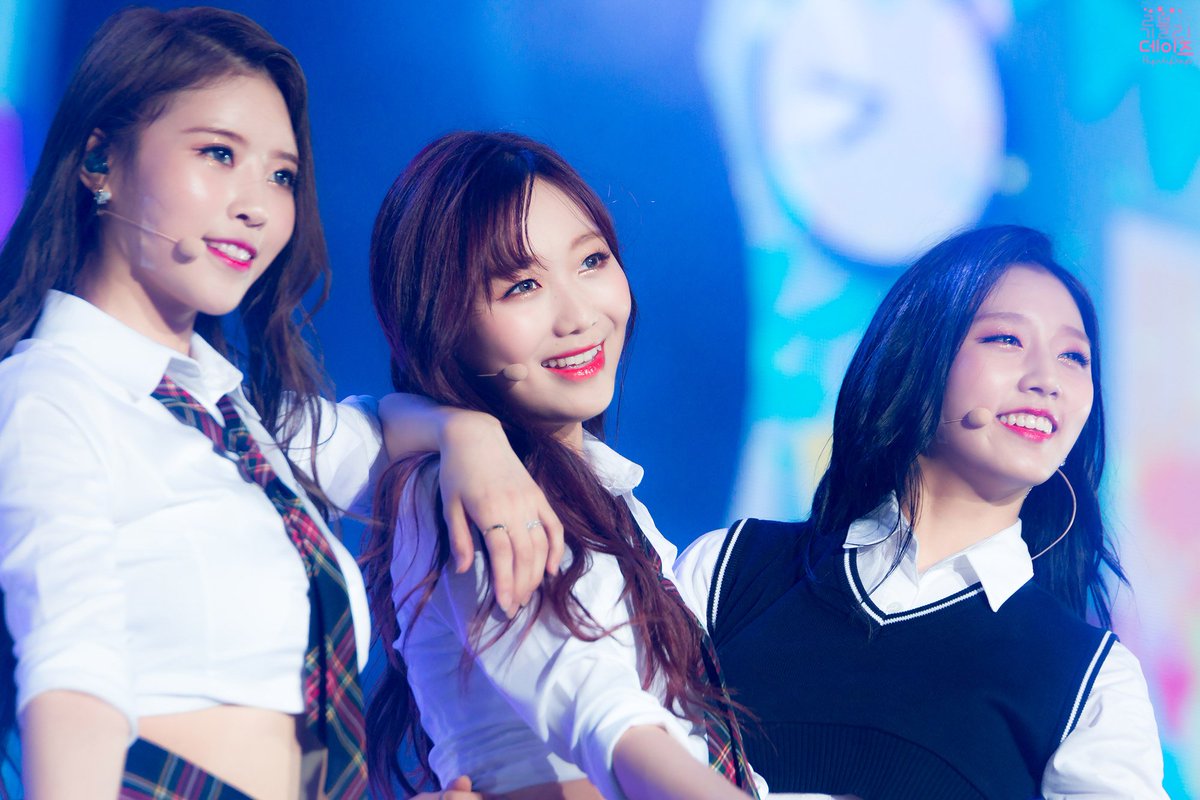 [PIC] 170729 #러블리즈 #Lovelyz Yein , Mijoo,  Sujeong at Lovelyz Summer Concert 'Alwayz'

cr : ryuvlydays, 19980604com_
