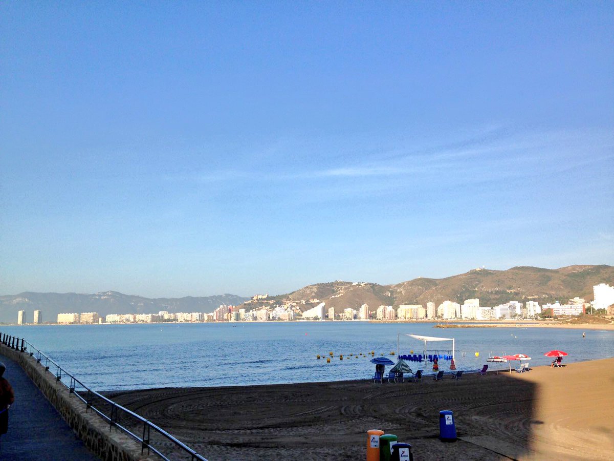 MeteoCullera's tweet photo. 30° en #Cullera en estos momentos, con elevada humedad ambiental. Sol y brisas flojas. Imágenes de la mañana, desde el #Dossel y el #Faro. https://t.co/00mS6k5eEx