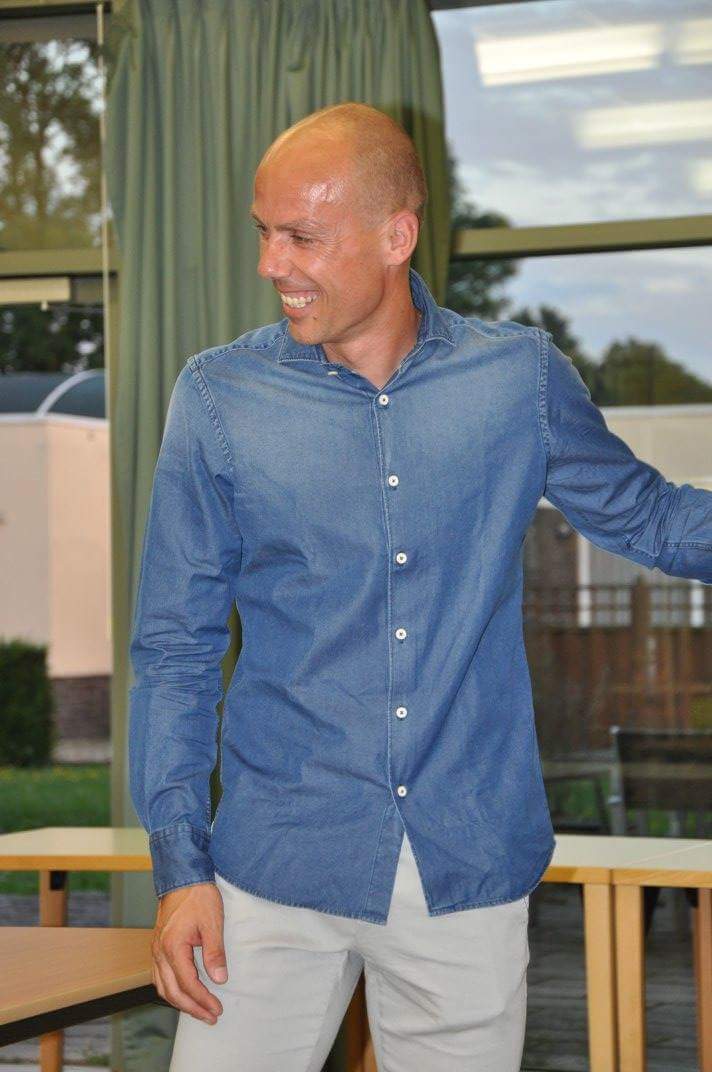 AnnVerbraeken's tweet image. @sven_nys @RunTWAEen topavond met Sven Nys...een topatleet en 129  toeschouwers! Bedankt Sven voor uw steun aan RTWA! Bedankt toeschouwers !