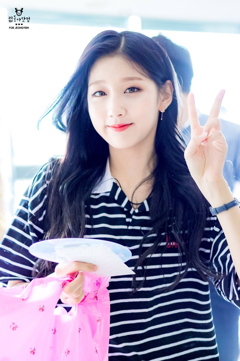 [PICS] #러블리즈 #Lovelyz Yein at Gimpo Airport Departure Heading to Japan 

cr: 19980604com_