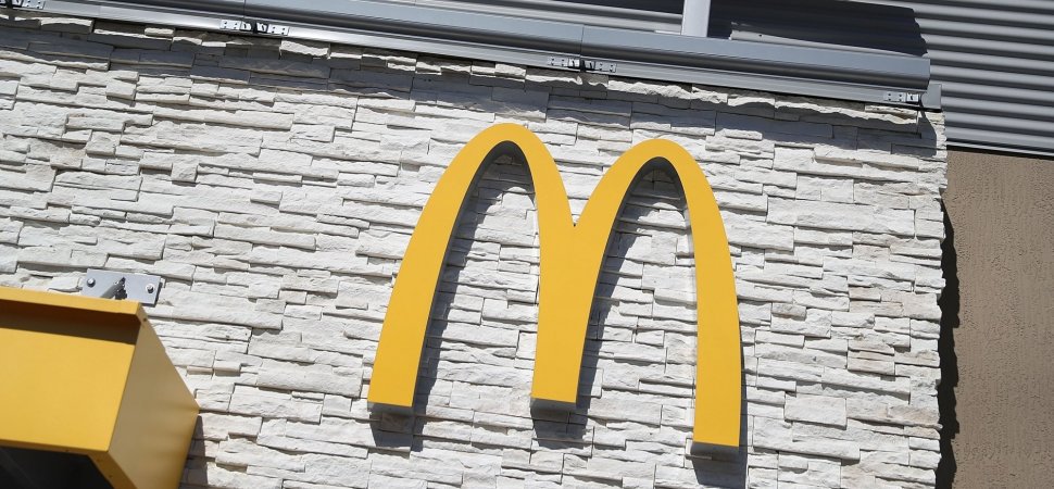 PierreGuz's tweet photo. McDonald's Just Did Something Brilliant To Its Drinks Trays That Can Never Be Undone 
#FridayHumor https://t.co/JWGf9uCNg7 #carouselit https://t.co/23rji0IcO4
