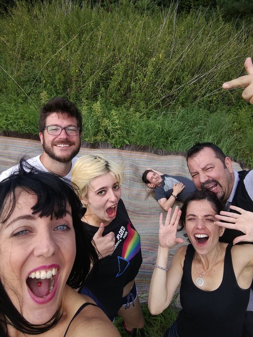 En plein tournage pour @anoushka_nsp avec @MollySaintRose @Titofxxx  @MrLolove &Eacute;quipe au top ambiance<a class="tags" href="/tag/anoushka_nsp">@anoushka_nsp</a><a class="tags" target="_blank" title="On Twitter" href="/?out=eyJ0eXAiOiJKV1QiLCJhbGciOiJIUzUxMiJ9.eyJpYXQiOjE3MjExNTc1NjksImlzcyI6InR3cG9ybnN0YXJzLmNvbSIsIm5iZiI6MTcyMTE1NzU2OSwiZXhwIjoxNzUyNjkzNTY5LCJyZWRpcmVjdF91cmwiOiJodHRwczovL3R3aXR0ZXIuY29tL01vbGx5U2FpbnRSb3NlIn0.7fhYjo9Be6A_bH0VfyijAU8xo21C4jzhgK8FD5OoAjV_Vj1WSz8OYpo1ZfMSfD6RAhIfNJiWRMSm2NB83PX1IQ">@MollySaintRose</a><a href="/tag/blacklove"class="tags"><span>#blacklove</span></a><a href="/tag/bbc"class="tags"><span>#bbc</span></a><a href="/tag/queenofspades"class="tags"><span>#queenofspades</span></a>