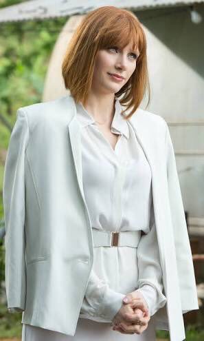 ドラゴン士 ジュラシックワールド クレアはこの映画では第一作目の ジュラシックパーク に登場するキャラクターが担った役割を二つ持っているキャラクター その役割は彼女の服で示唆されている 観た人ならピンとくるはず T Co