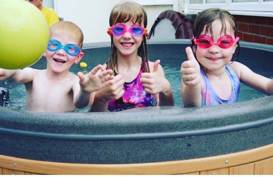 spspoolandspa's tweet photo. Brand new !!!
hot tub for hire available for August 
from £195
Including all chemicals and spa pack 
Free local delivery
#summer #hottub https://t.co/hOzzNvLfAt