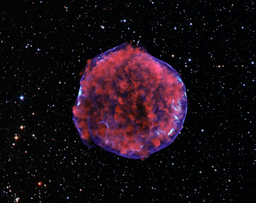 chandraxray's tweet image. Tycho's supernova remnant is ~13k lyr away. Striped pattern seen in X-ray may explain how cosmic rays are produced! s.si.edu/2vwBKgq