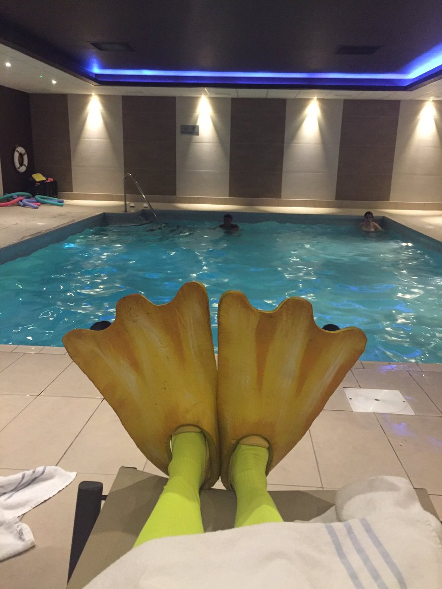 The duck has quacked, the pool is packed! Calando is relaxing Edinburghs not too taxing @hitthemarktheatre #quacksmeup #everyduckhasitsday