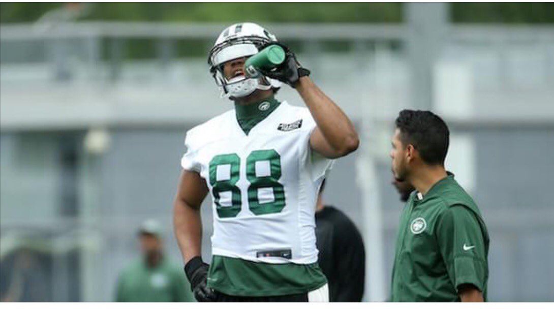 PilatesStyle's tweet photo. Jets' tight-end Austin Seferian-Jenkins swears it's going to be his best season due in part to hot Pilates. Yah! 
https://t.co/vYTP7NPGMl https://t.co/ICwOeNlt4H