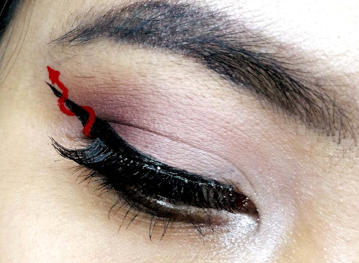 cyanophya's tweet photo. Devil eyeliner !
#wajib #dipost #disemuasosmed https://t.co/JhFUMoJg1n