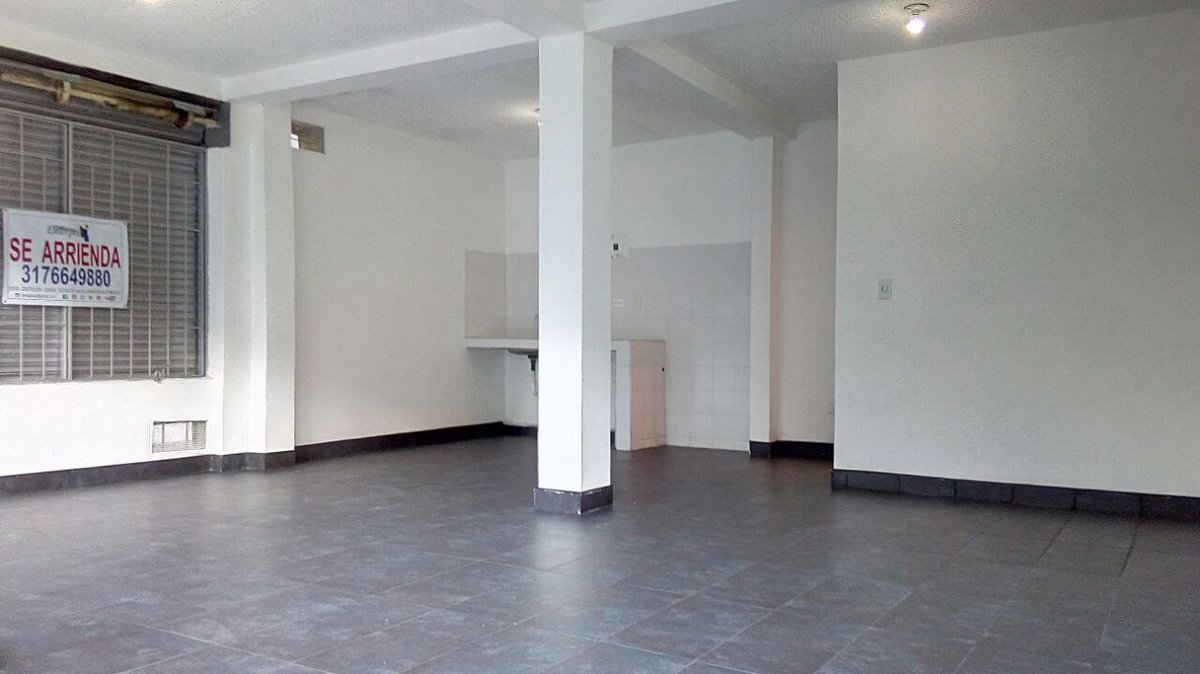 Se arrienda local en patio bonito, esquiner, excelente ubicación, para mayor información comuníquese a nuestro celular No. 3176649880