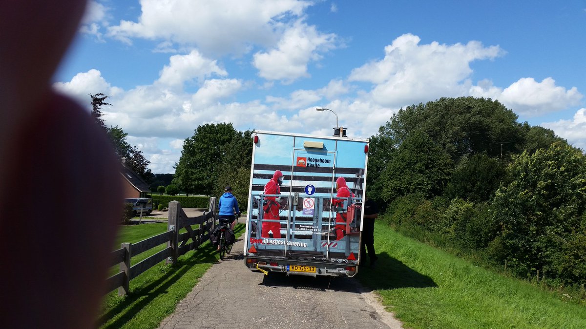Fietser_Zwolle's tweet photo. Iets meer ruimte voor fietsers op de #schellerdijk in #zwolle is wel erg prettig @HoogeboomRaalte https://t.co/4zeF4mK9mu