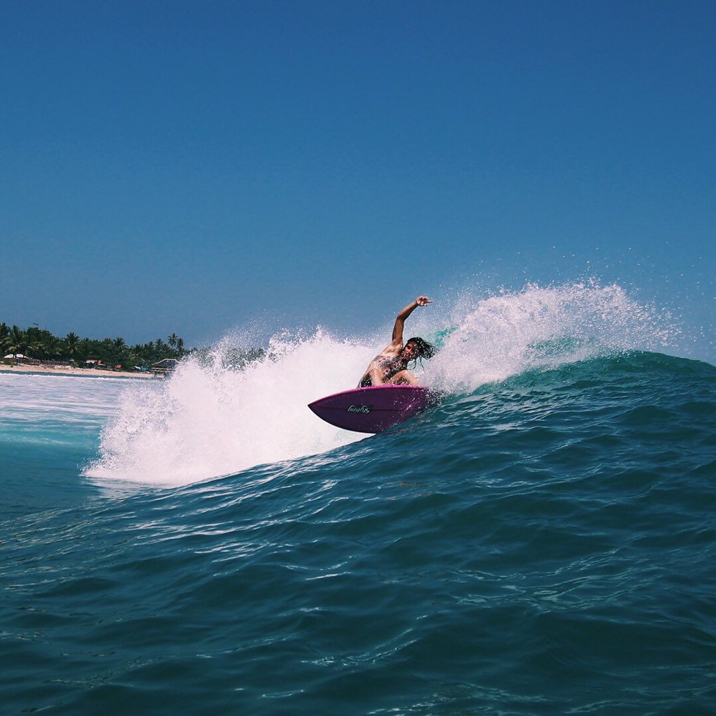 Último día en Indonesia, con las pilas recargadas y con ganas de volver a la competición. 💪🏻💦 <a href="/becaspodium/">Becas Podium</a> @Leti_canales