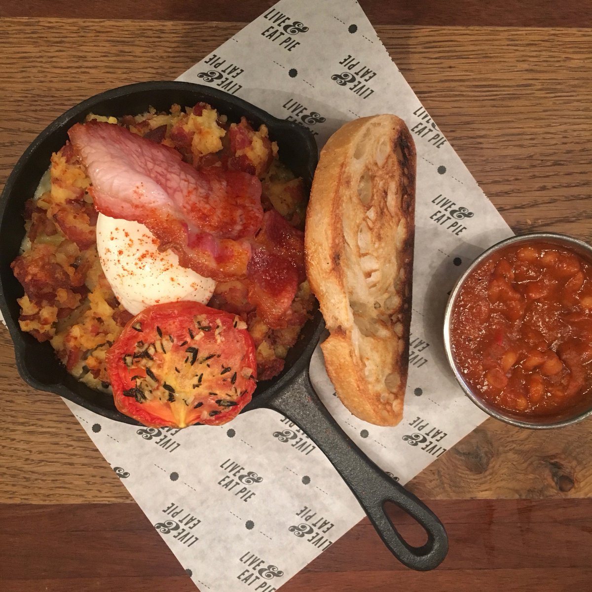 Gingeybites's tweet photo. Ready for the weekend guys? if you're in #Bristol, you NEED to grab brunch @pieminister π #BangingBrunch https://t.co/etnBjnF5ro https://t.co/1dvwfIX42W