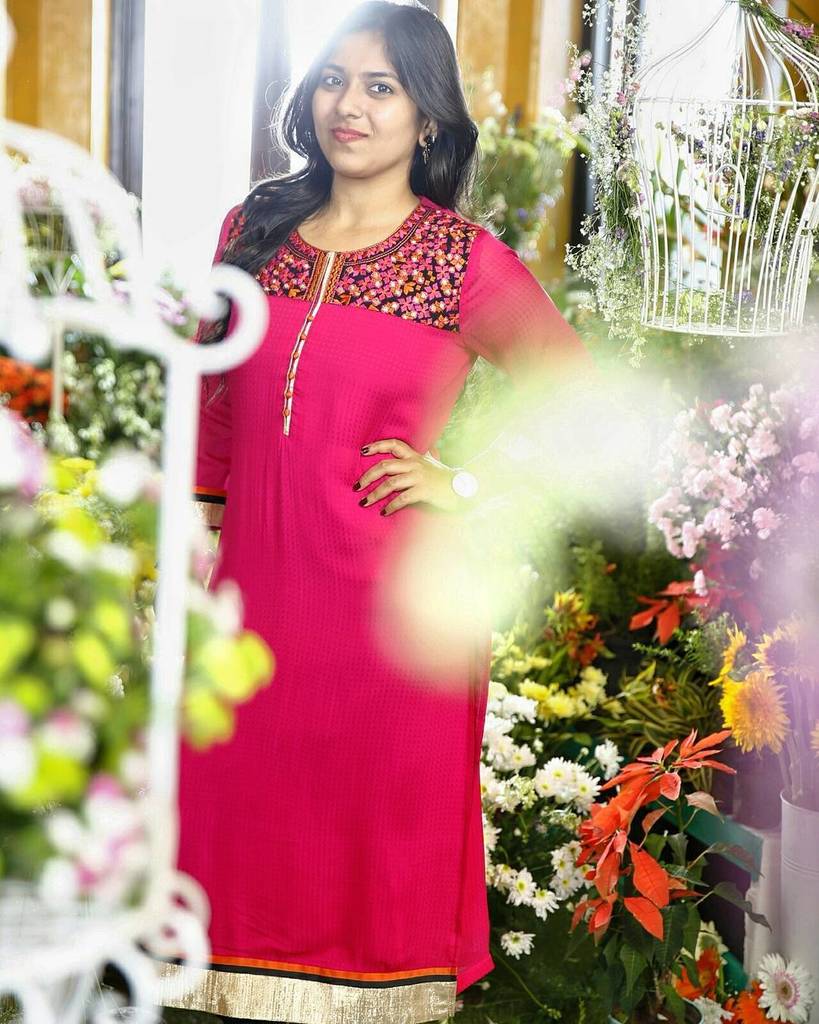 bhumika_t's tweet photo. #FlashbackFriday to this shoot with Soch #sochstudio #kurta #desi #fbloggers .
.
.
.
#fbf #fashionig #fashionblog… https://t.co/wjWWqErIgn https://t.co/FscIomzCOd