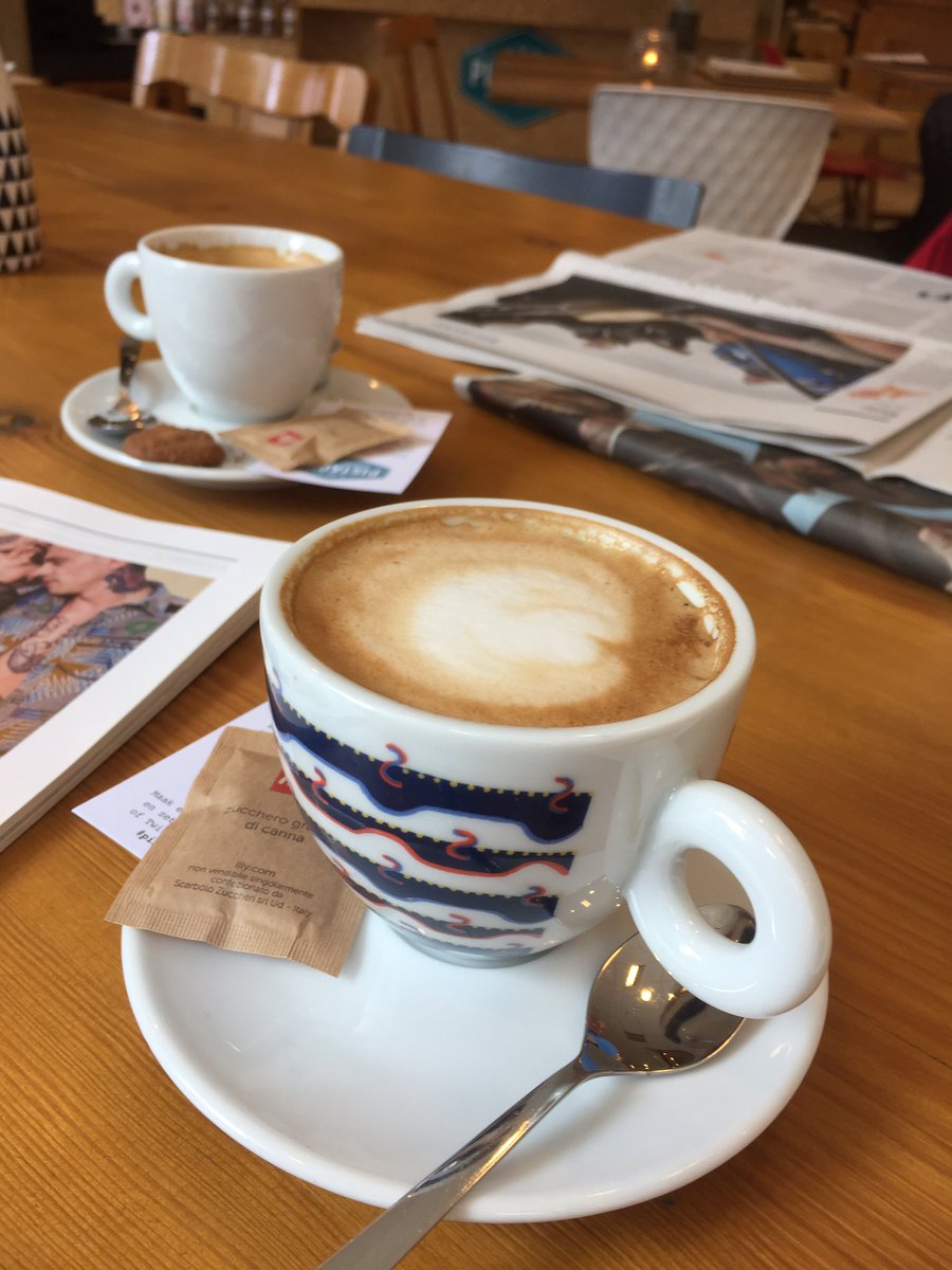VerweijDorien's tweet photo. Mmmm koffie, ff schuilen voor een bui #pistachezwolle. https://t.co/ecUnuH6MDM