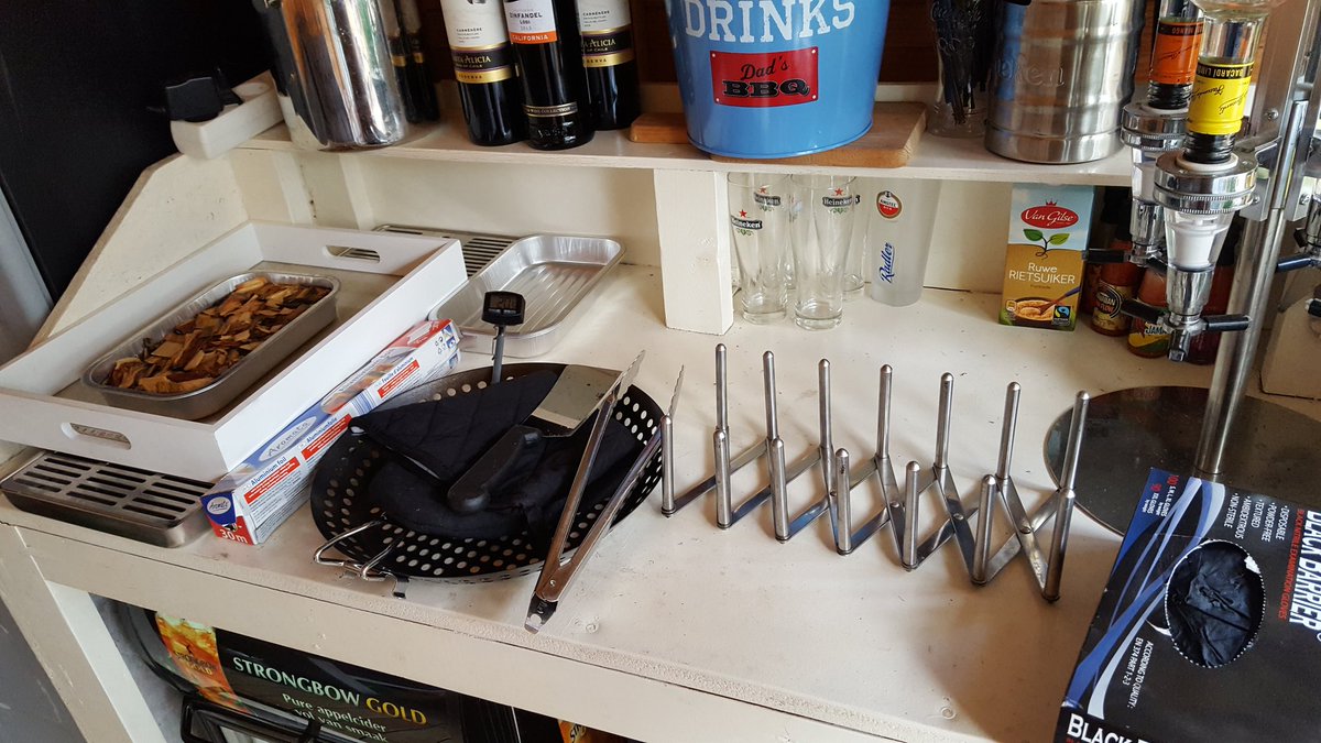 AndreWeesp's tweet photo. Maatje @reneweesp komt vandaag de nieuwe #grilltable uittesten dus alles wordt uit de kast gehaald #BBQ@home https://t.co/BDDCGSAMvJ