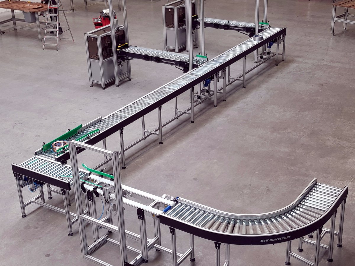En weer staat een mooi rollenbaan systeem gereed om afgenomen te worden in onze werkplaats. #bckholland #conveyors #rollenbanen