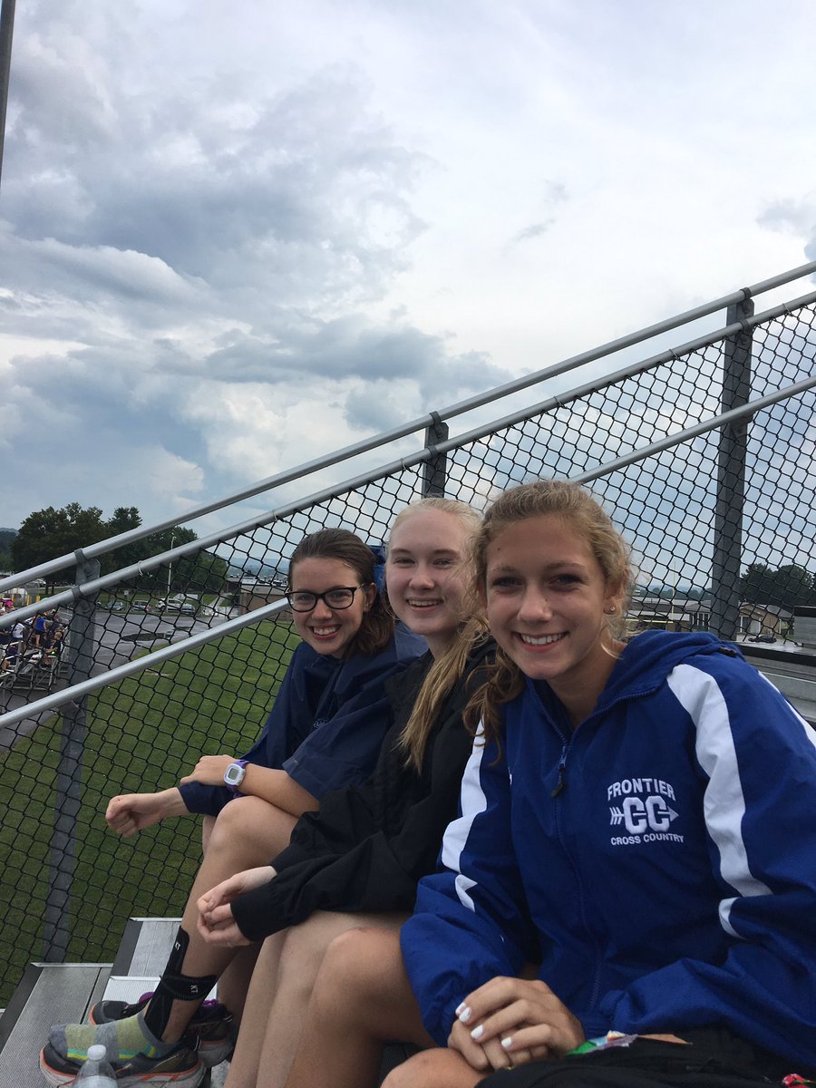 Lakeeffecttrack's tweet image. Rainy but last great meet for Lake Effect Track and Field.   Awesome job athletes.  Thanks to all who supported the athletes, too!